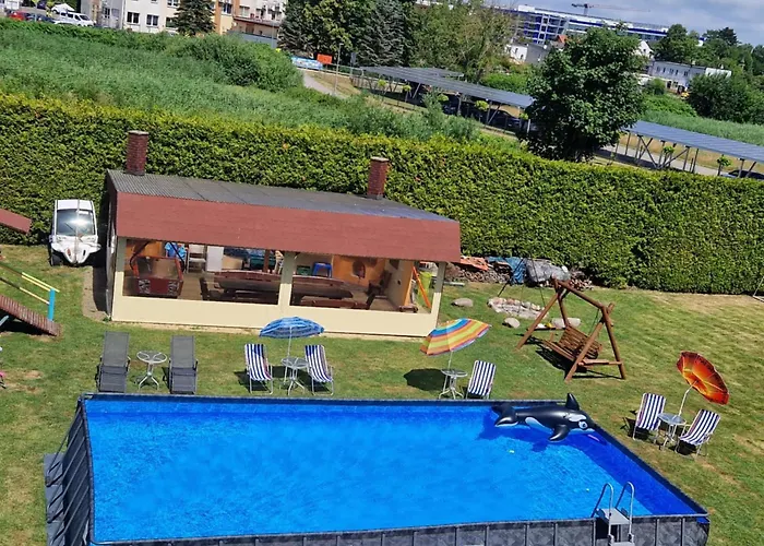 VILLA DORA - CENTRUM, PODGRZEWANY BASEN 5m x 10m, Plac zabaw, Parking Mielno 